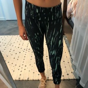 Lululemon 3/4 cut workout pants